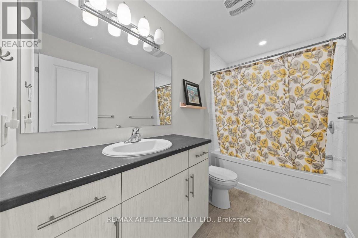 329 SPREADWING WAY Image 21