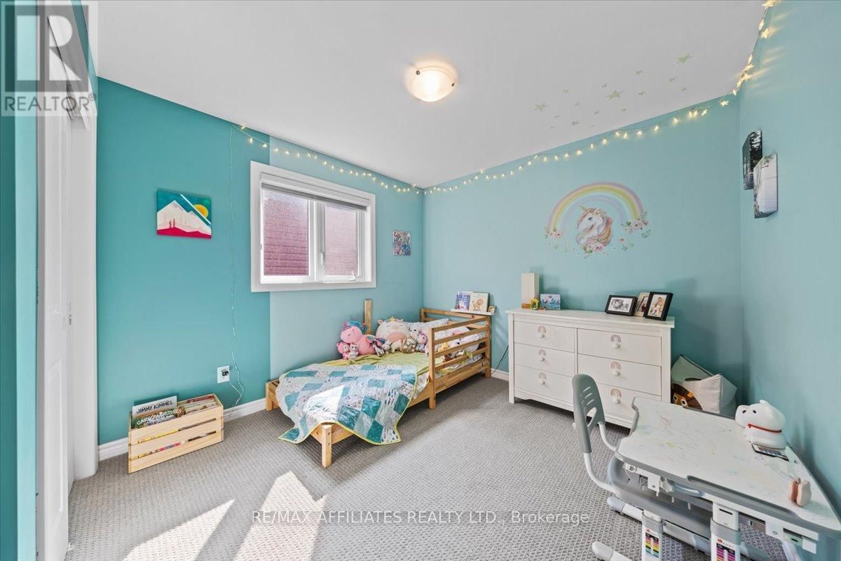 329 SPREADWING WAY Image 23