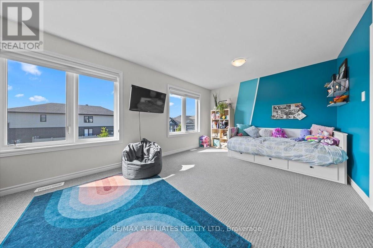 329 SPREADWING WAY Image 24