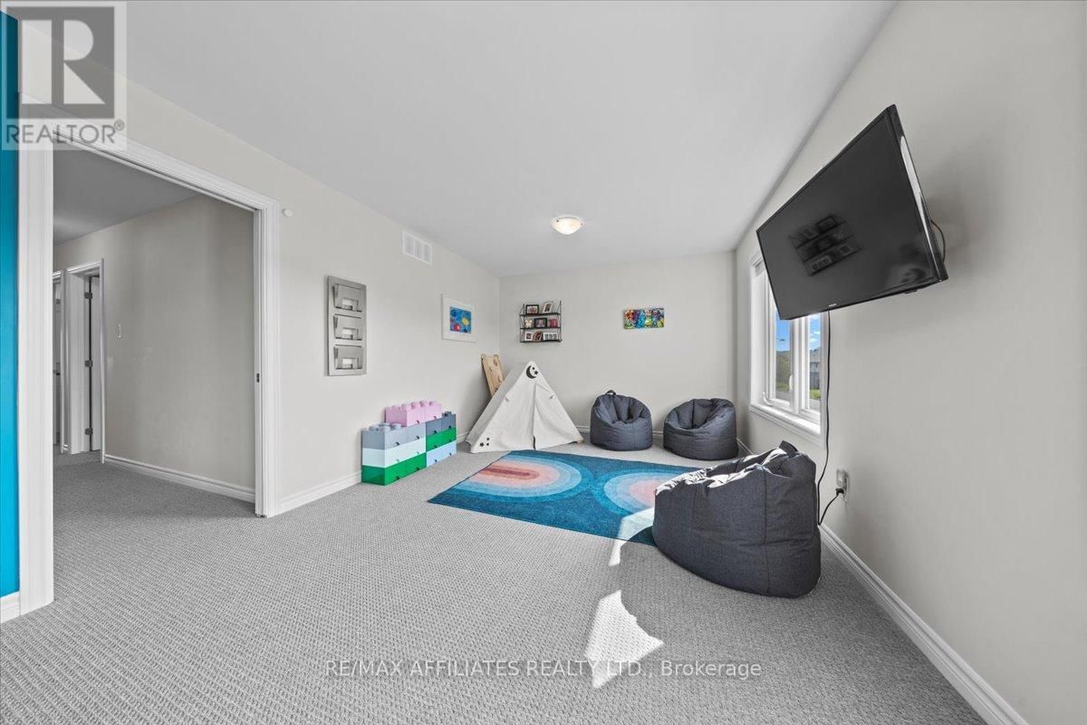 329 SPREADWING WAY Image 25