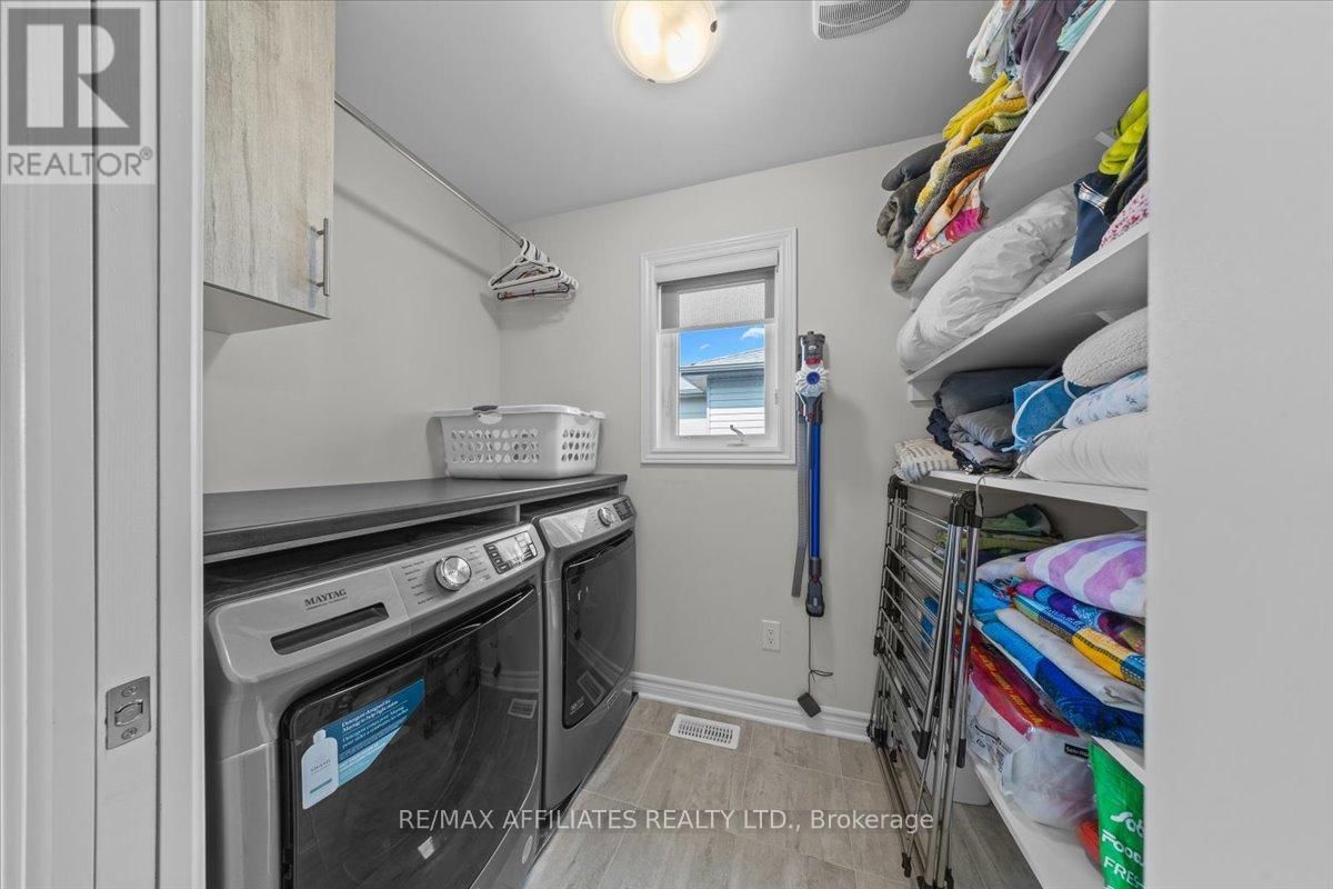 329 SPREADWING WAY Image 26