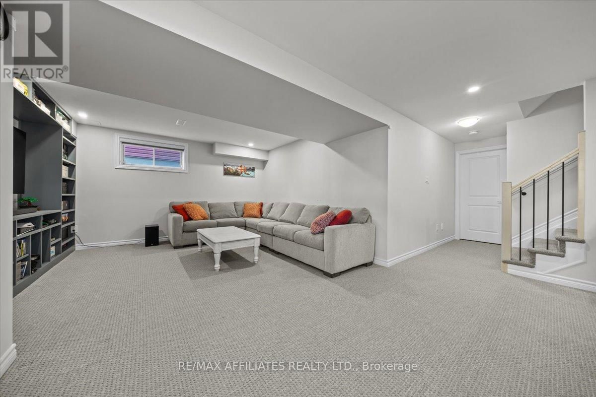 329 SPREADWING WAY Image 29