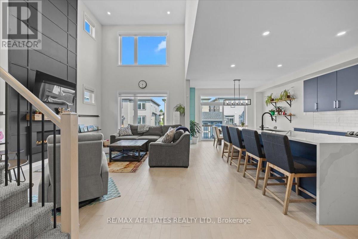 329 SPREADWING WAY Image 3