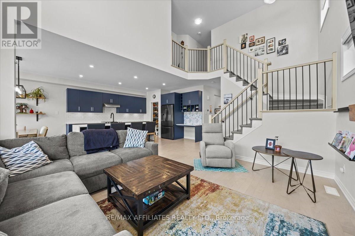 329 SPREADWING WAY Image 5