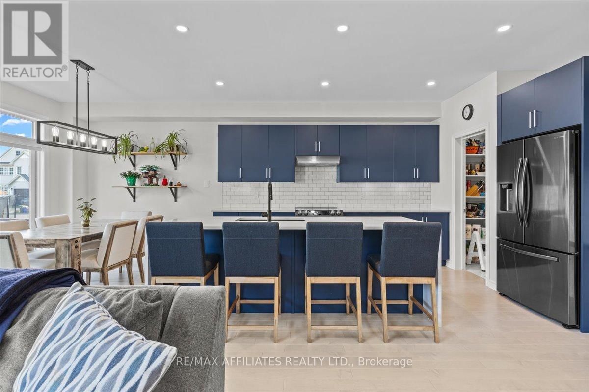 329 SPREADWING WAY Image 6