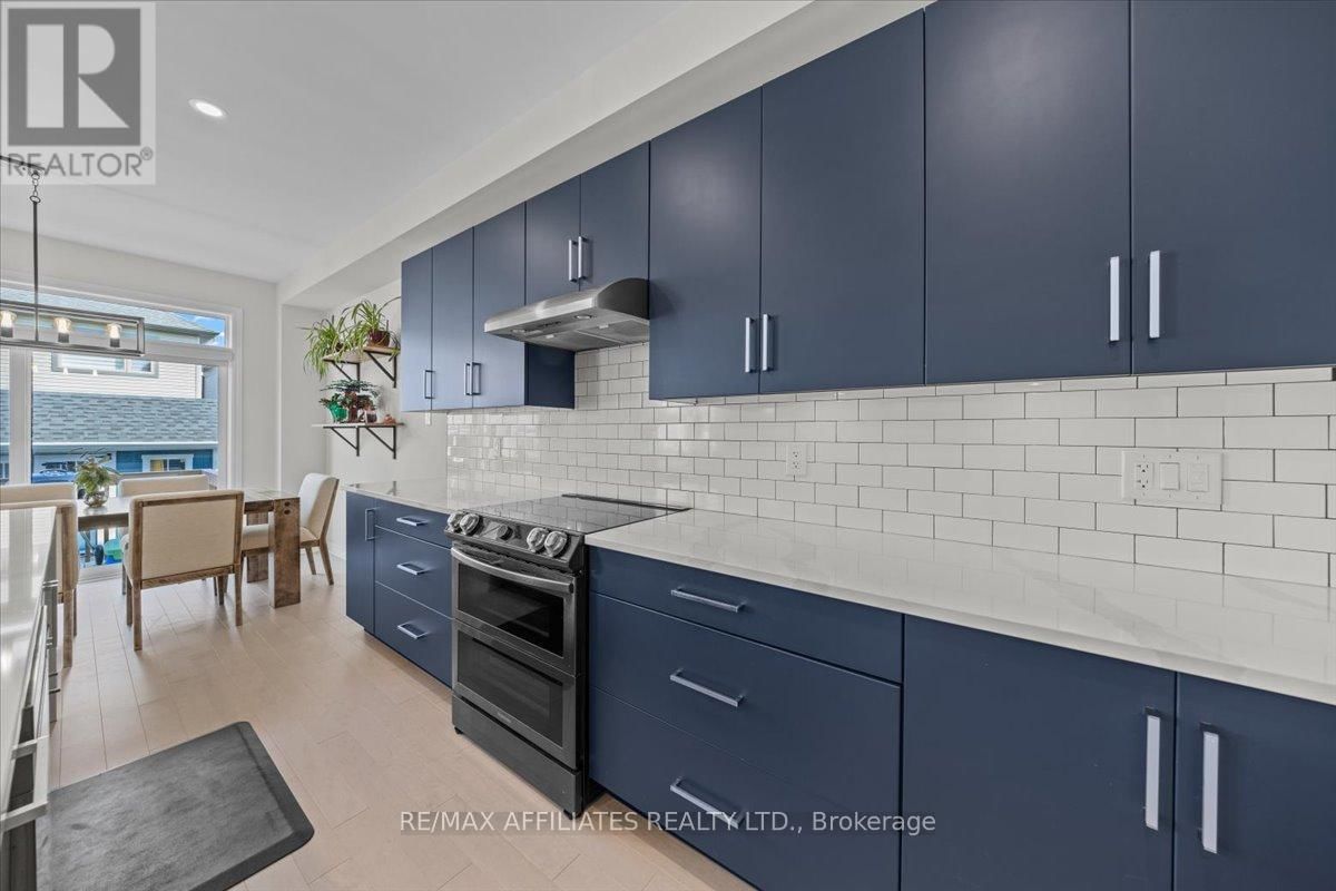 329 SPREADWING WAY Image 8