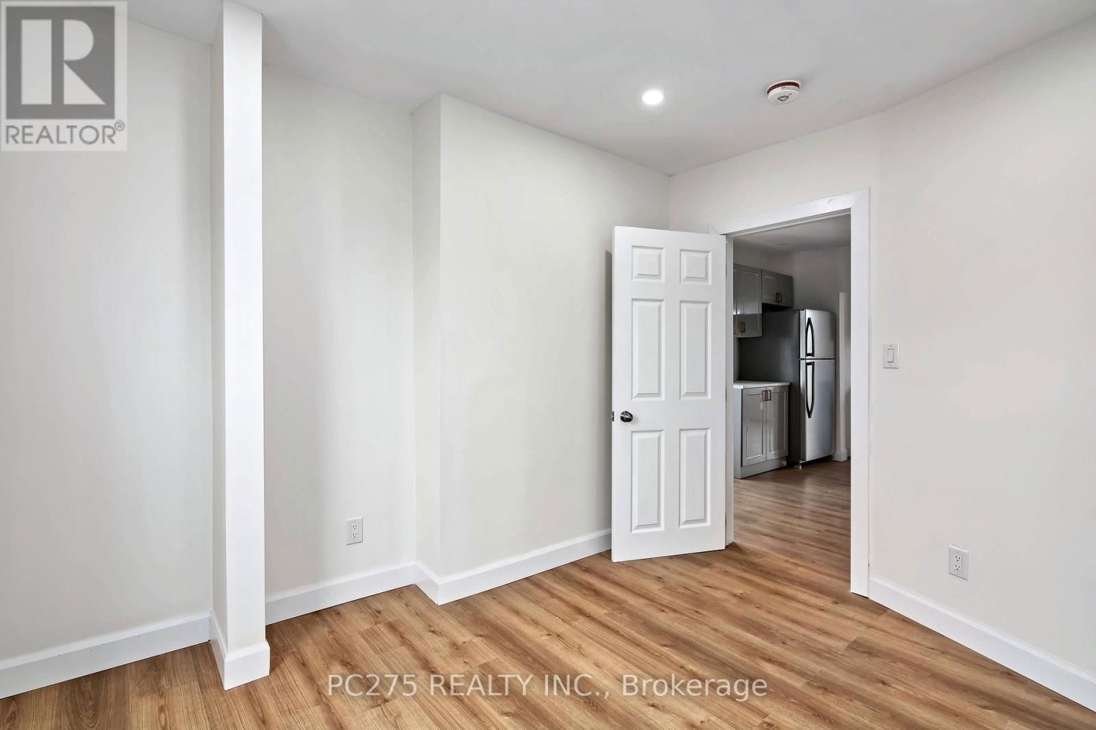 272 VIDAL STREET SOUTH Image 30