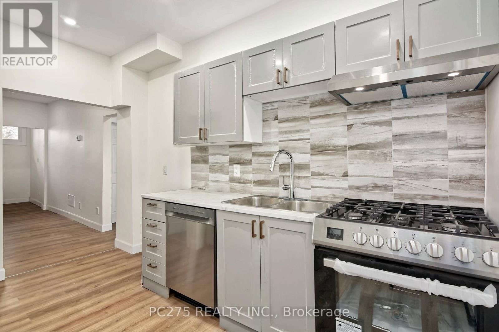 272 VIDAL STREET SOUTH Image 9