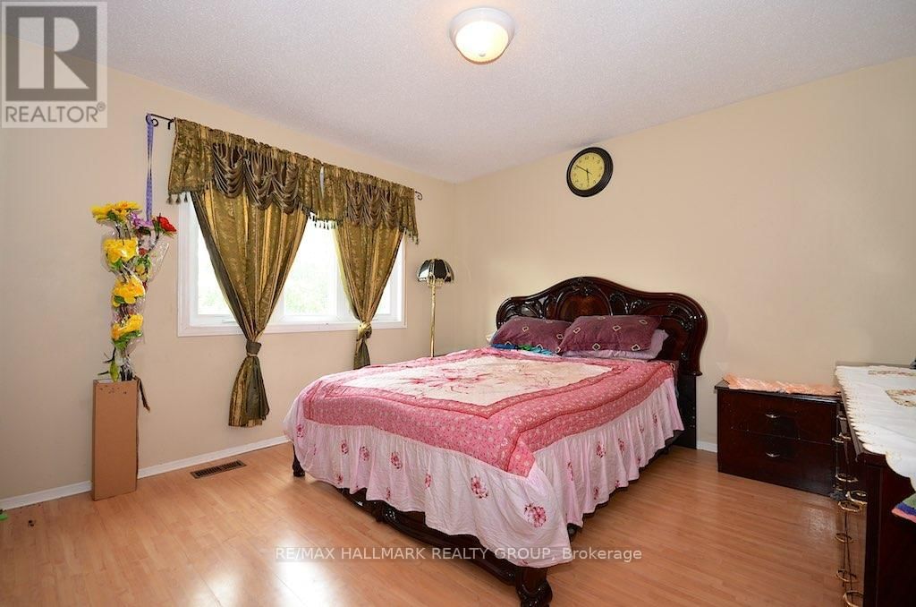 42 SADDLE CRESCENT Image 19