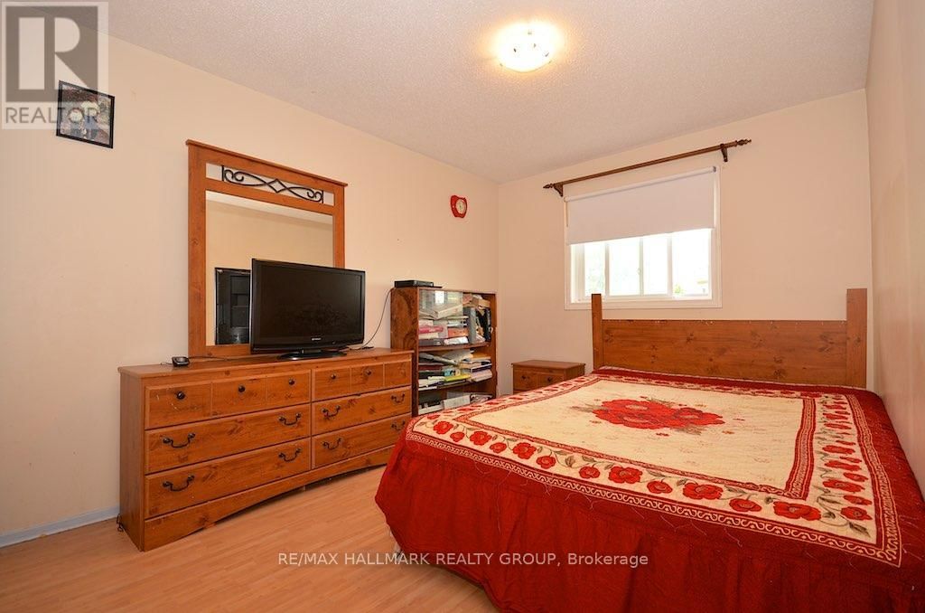 42 SADDLE CRESCENT Image 24