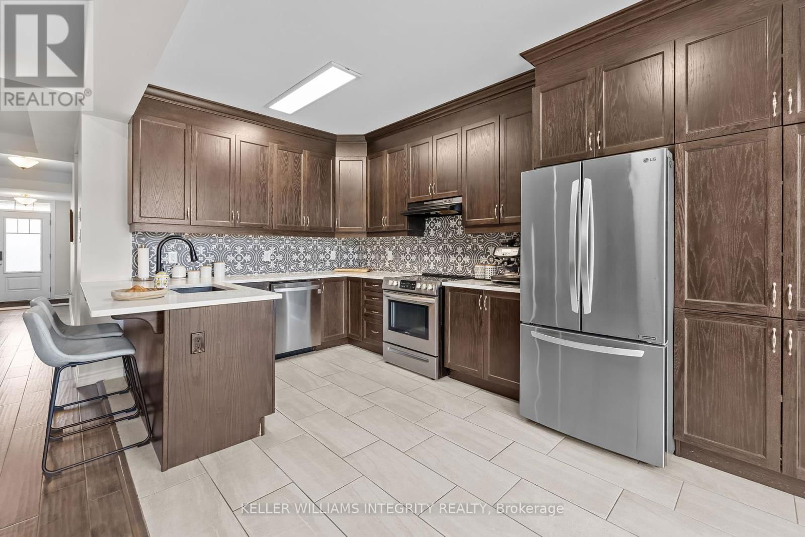 568 COPE DRIVE Image 8