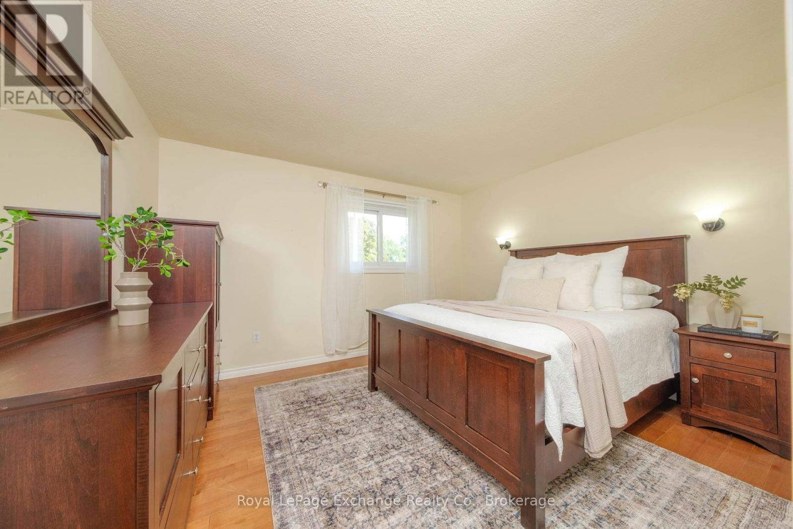 871 WELLINGTON STREET Image 16