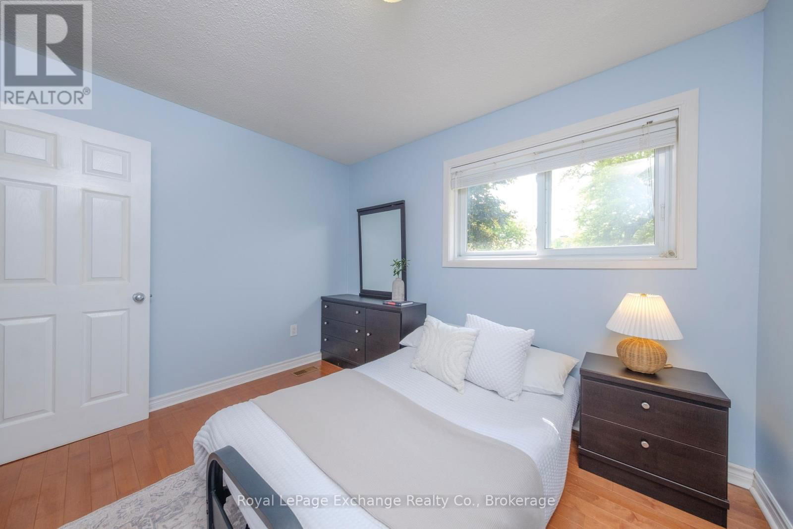871 WELLINGTON STREET Image 18