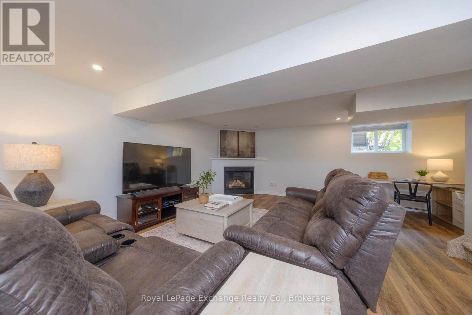 871 WELLINGTON STREET Image 19