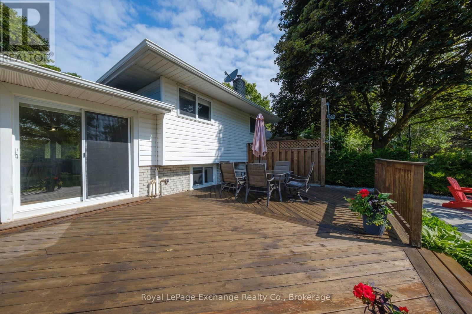 871 WELLINGTON STREET Image 28