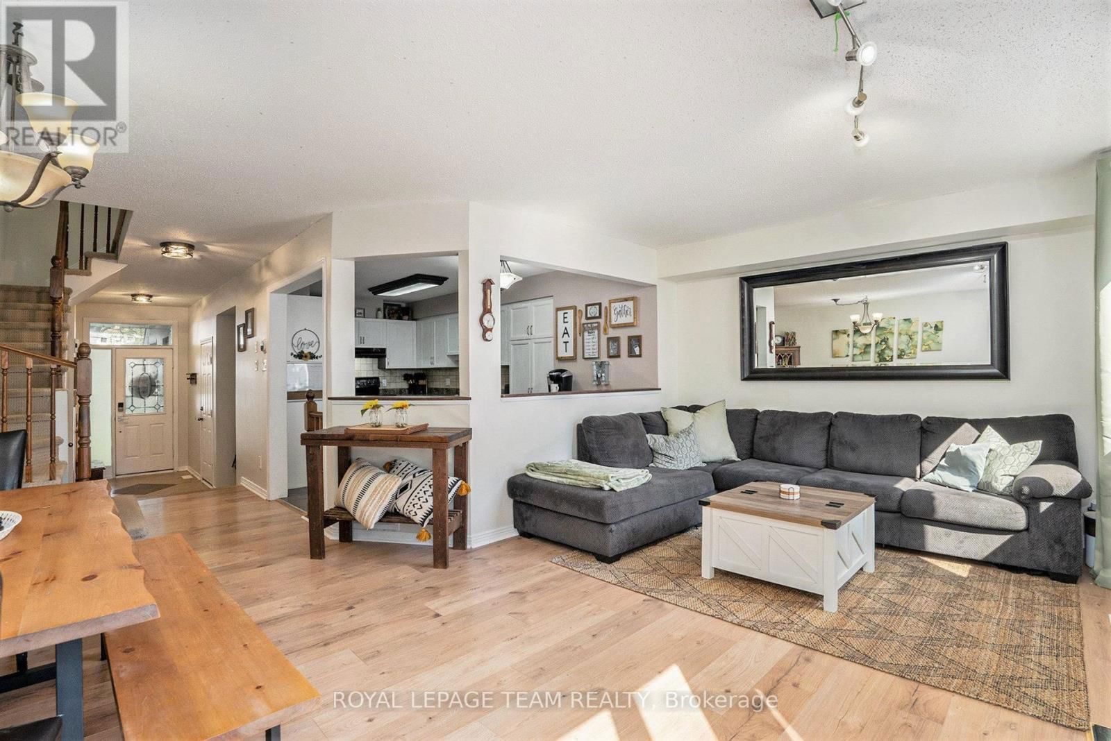 5 SUNNYBROOKE DRIVE Image 3