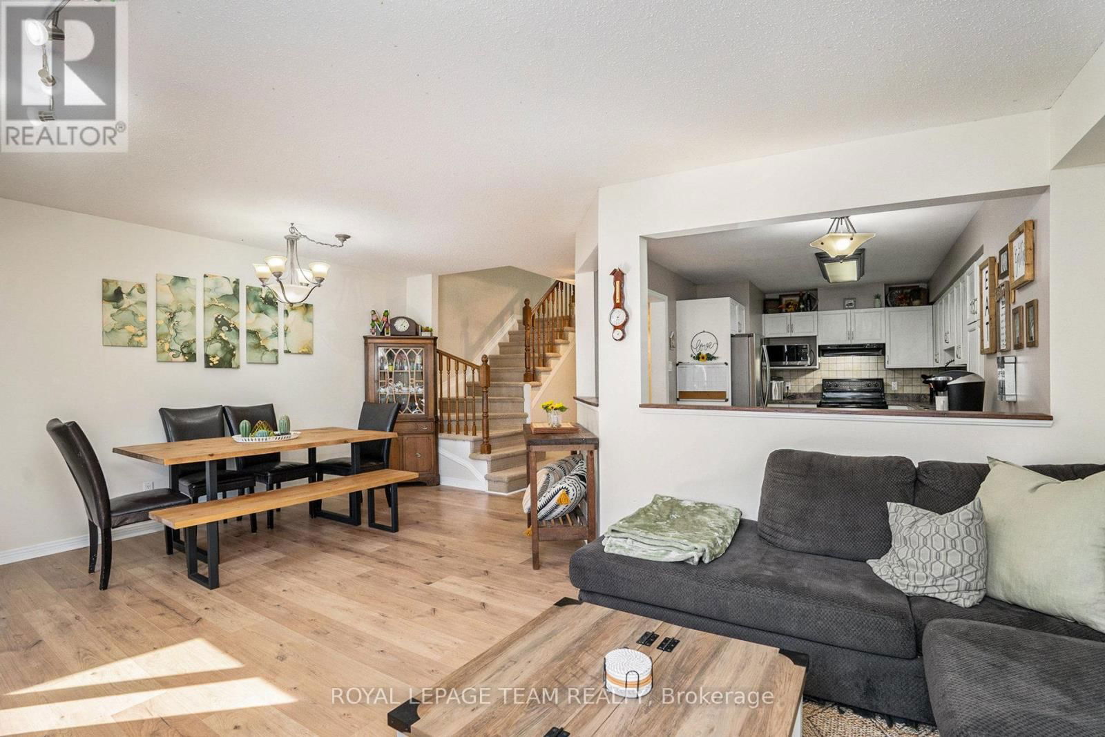 5 SUNNYBROOKE DRIVE Image 4