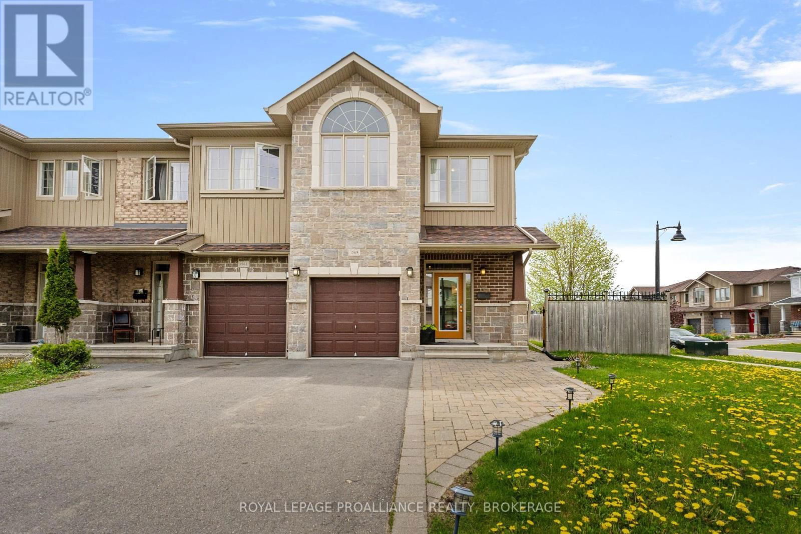 1569 DAVENPORT CRESCENT Image 1