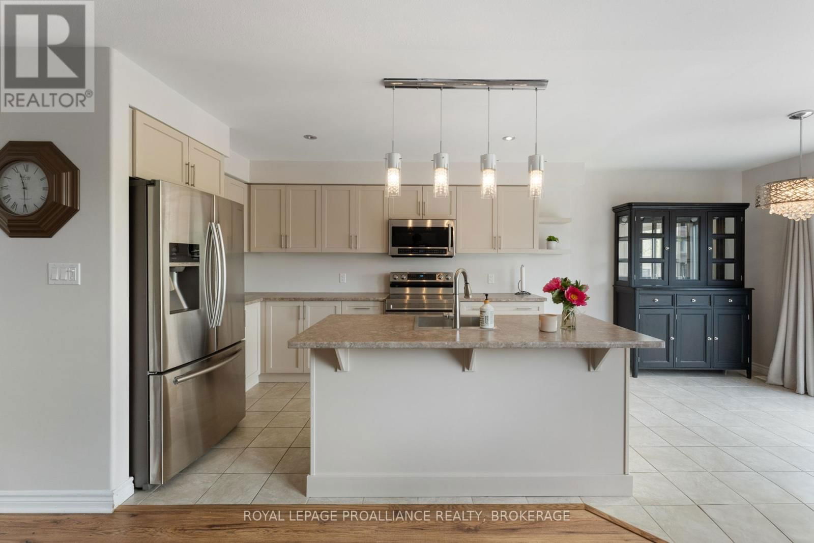 1569 DAVENPORT CRESCENT Image 13