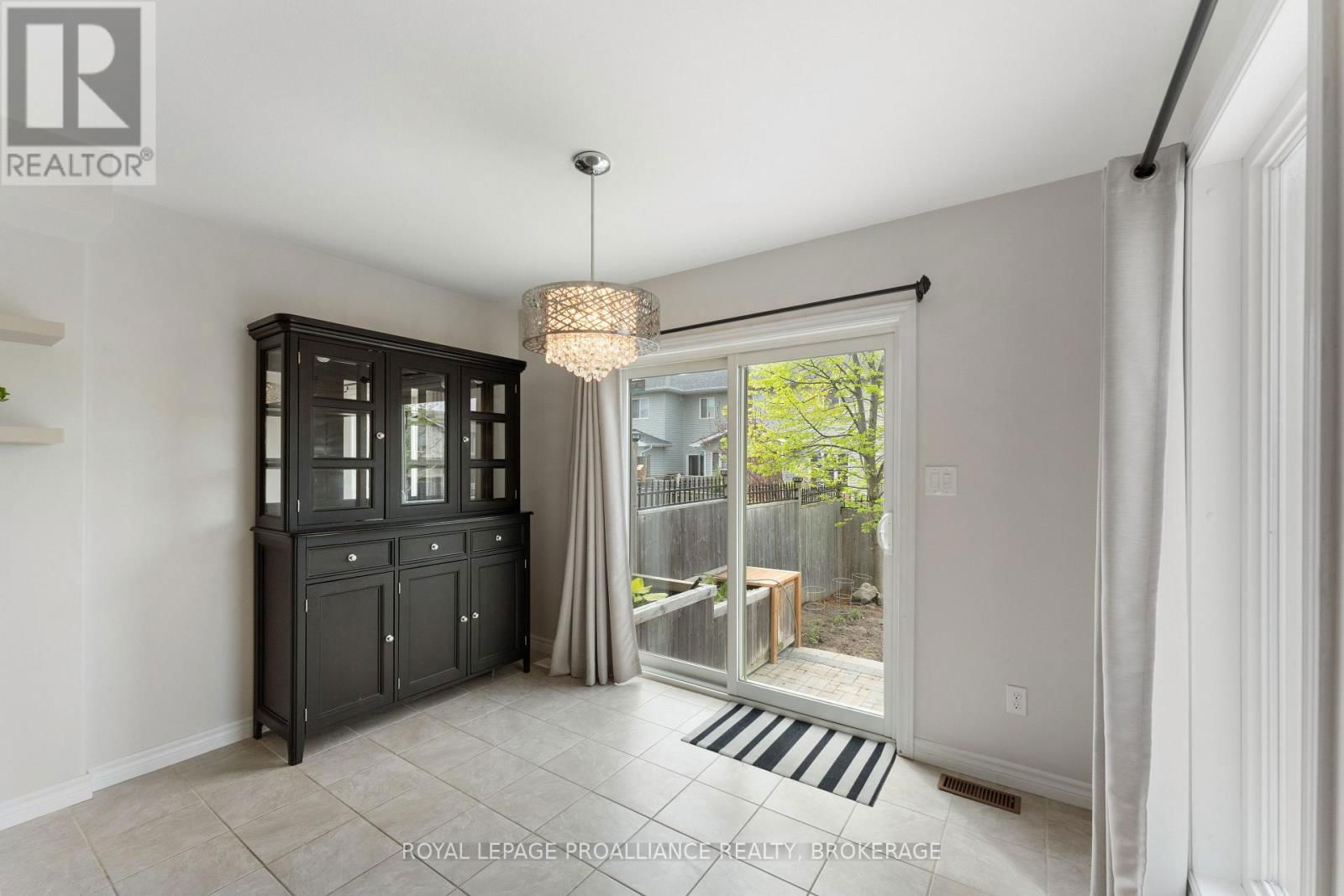 1569 DAVENPORT CRESCENT Image 14
