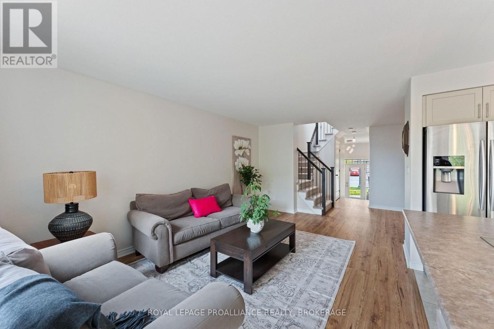 1569 DAVENPORT CRESCENT Image 15