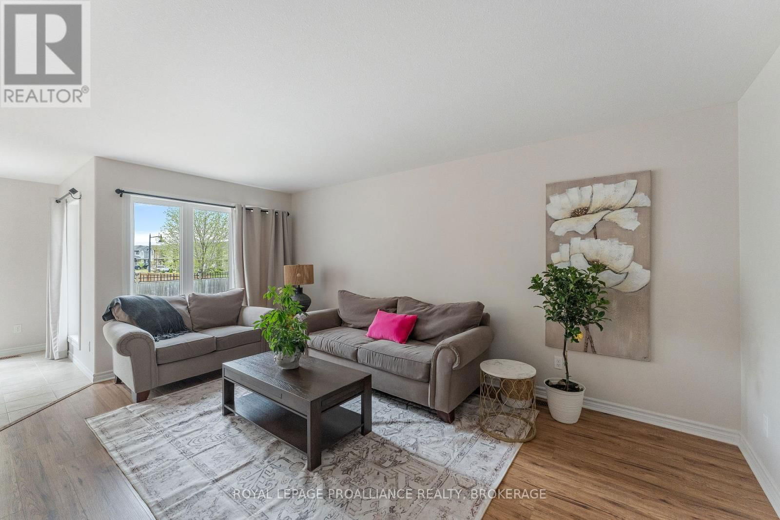 1569 DAVENPORT CRESCENT Image 16