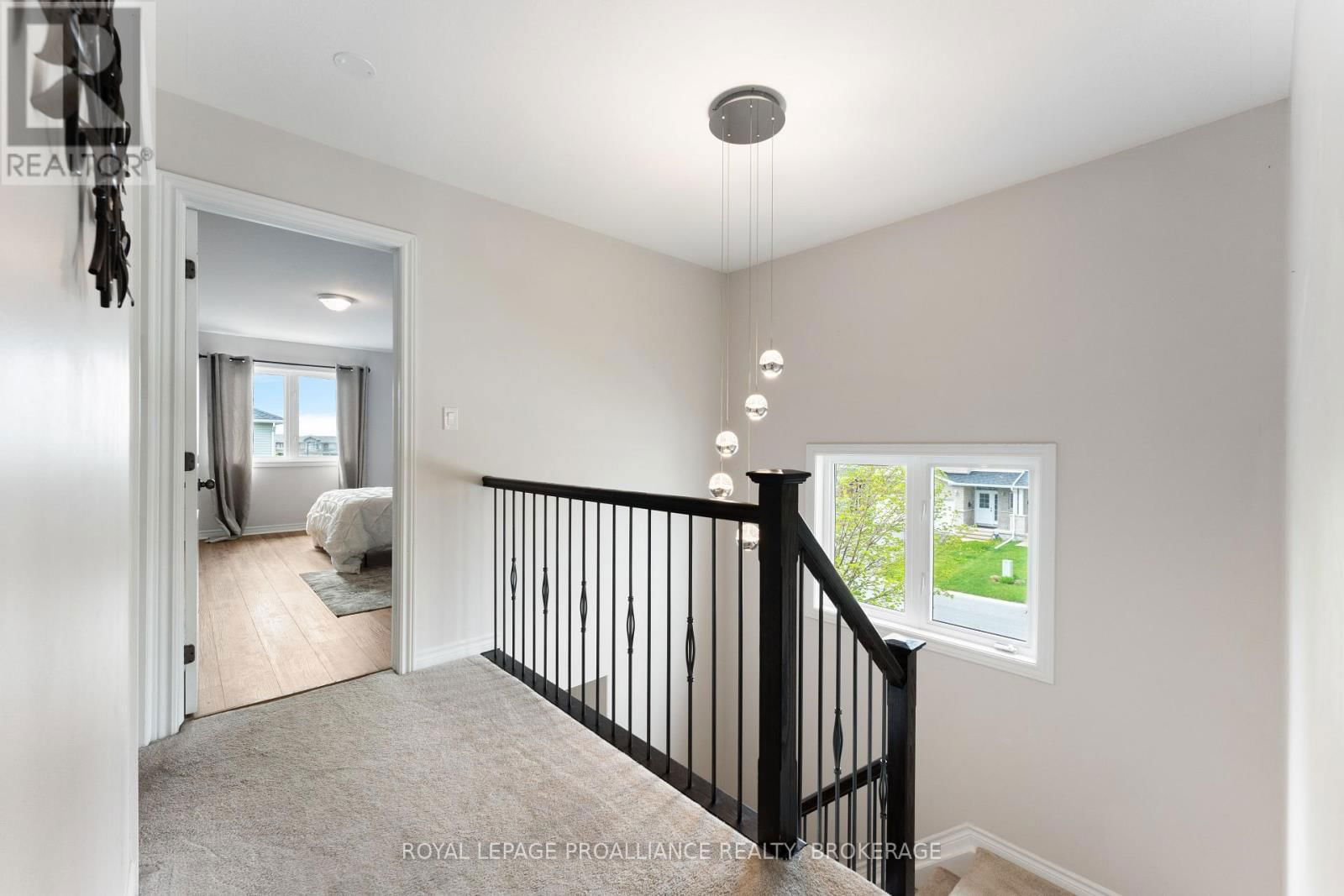 1569 DAVENPORT CRESCENT Image 19