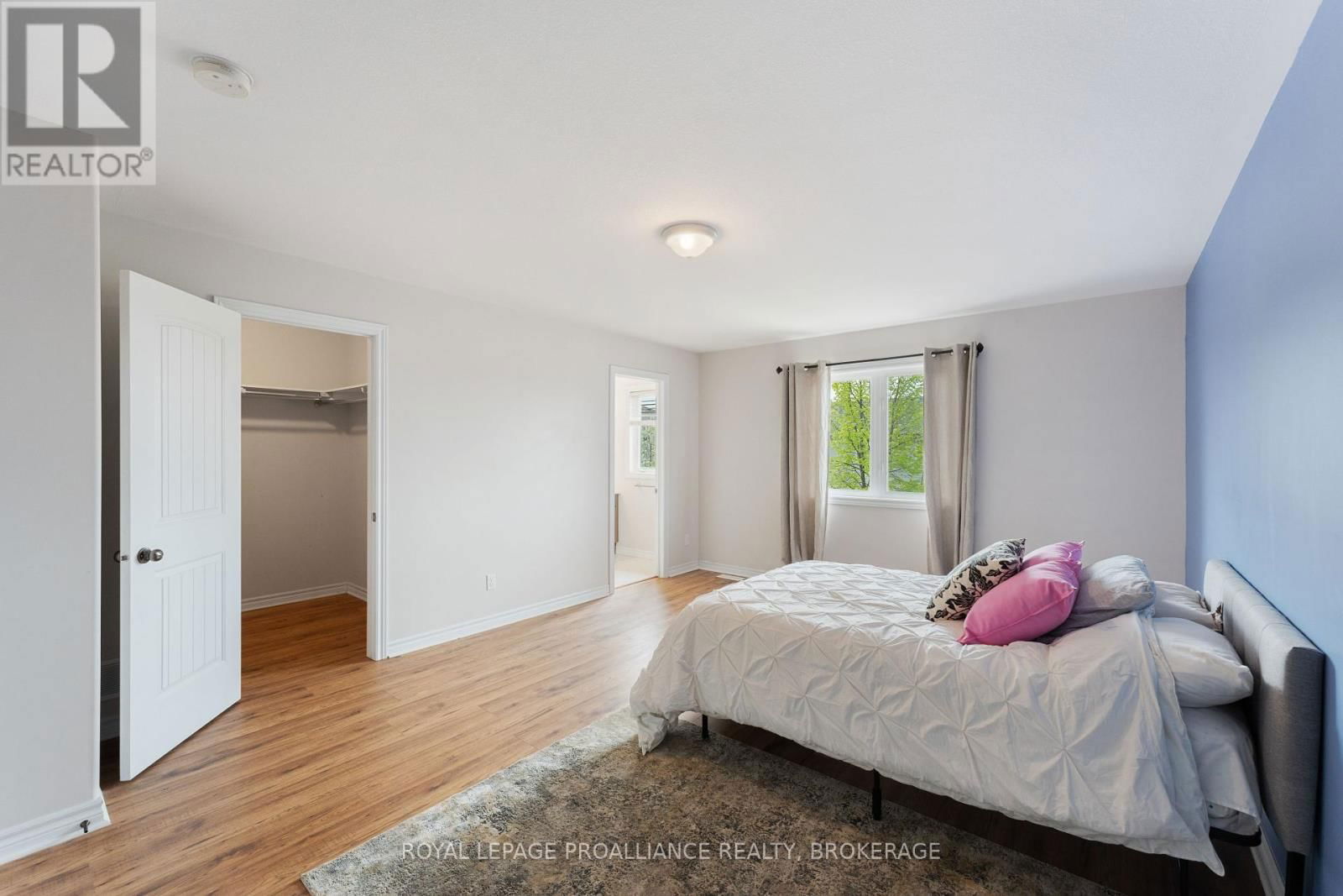 1569 DAVENPORT CRESCENT Image 21