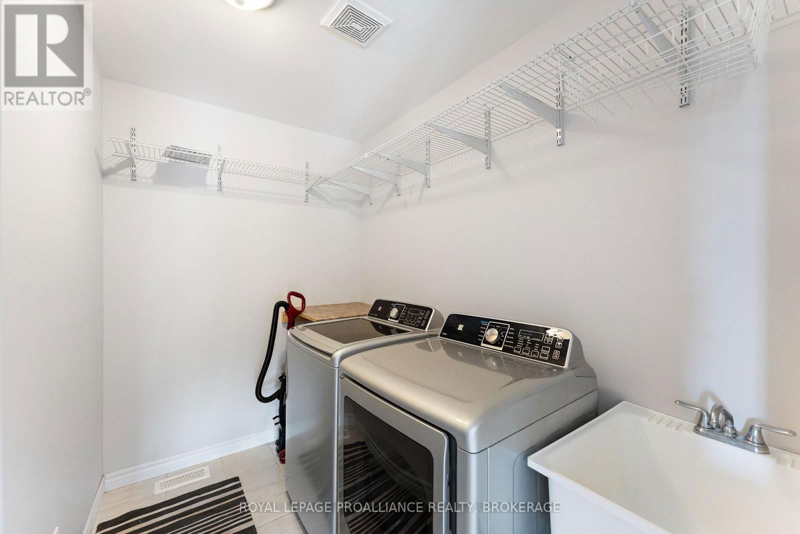 1569 DAVENPORT CRESCENT Image 25