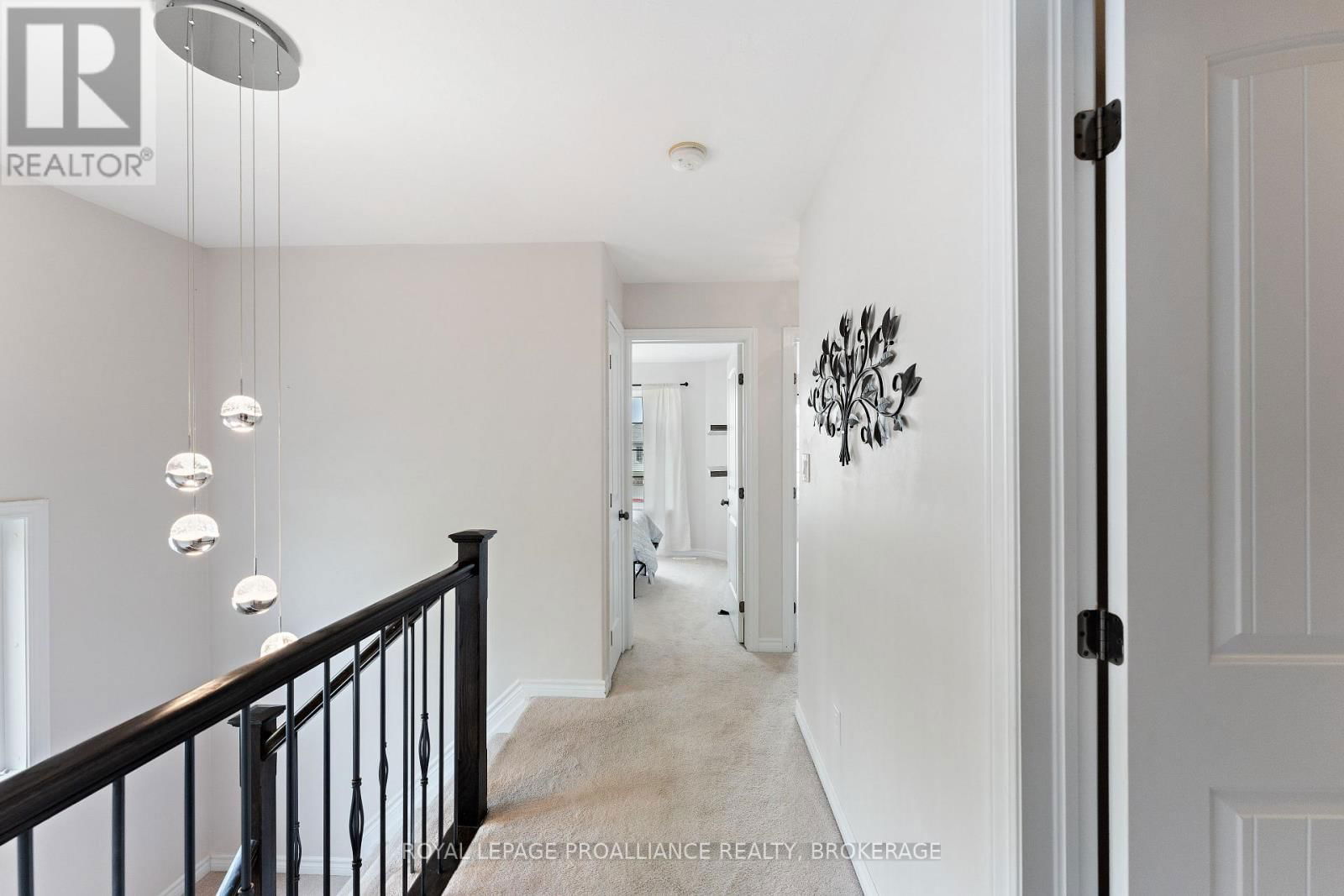 1569 DAVENPORT CRESCENT Image 26