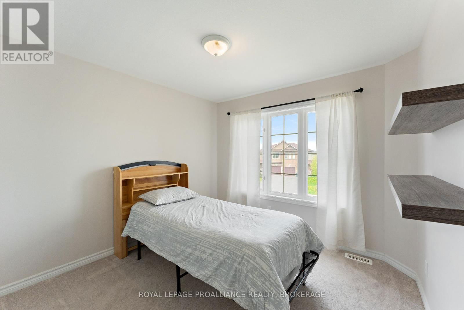 1569 DAVENPORT CRESCENT Image 28
