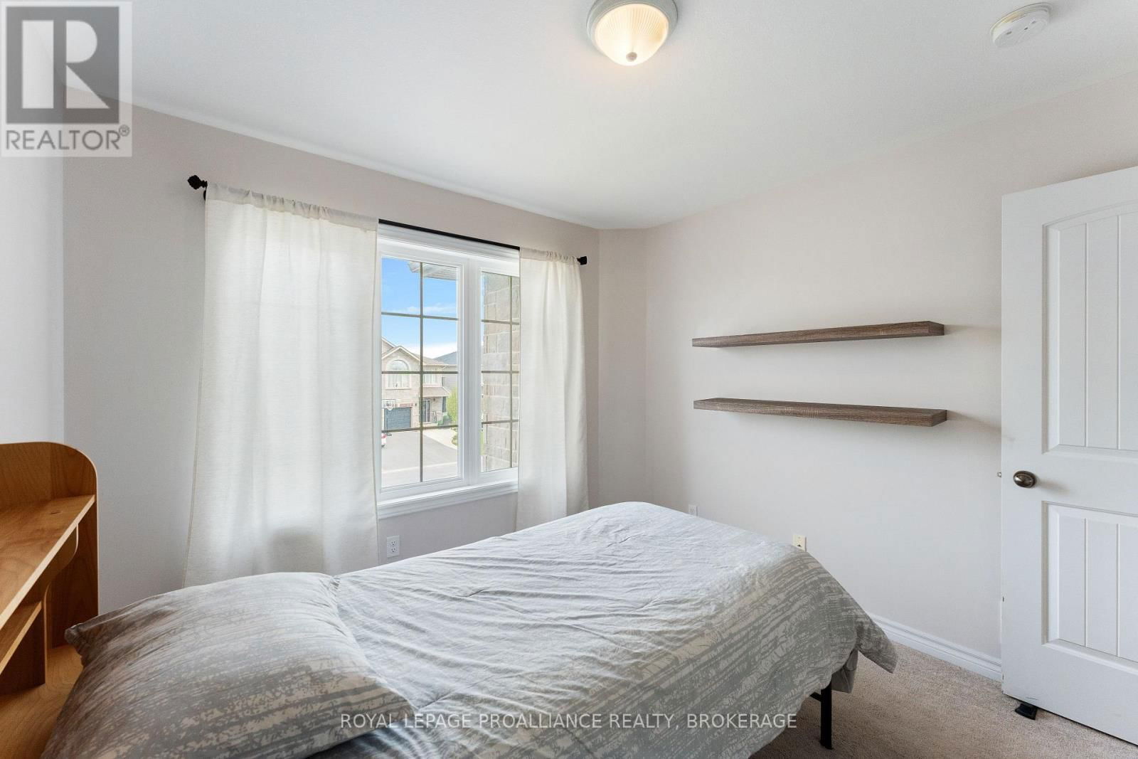 1569 DAVENPORT CRESCENT Image 29