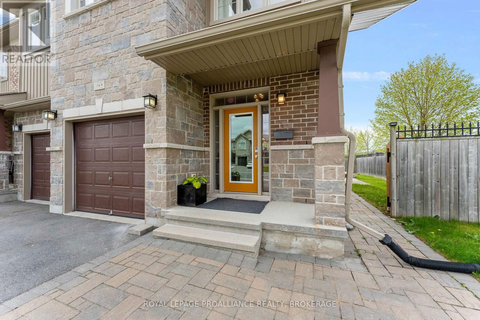 1569 DAVENPORT CRESCENT Image 3