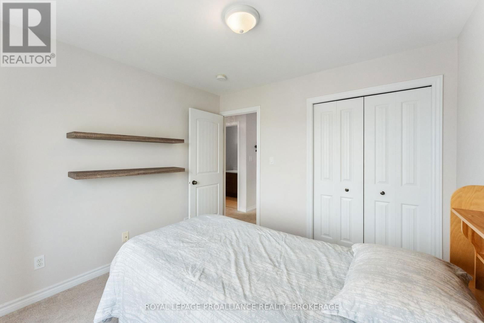 1569 DAVENPORT CRESCENT Image 30