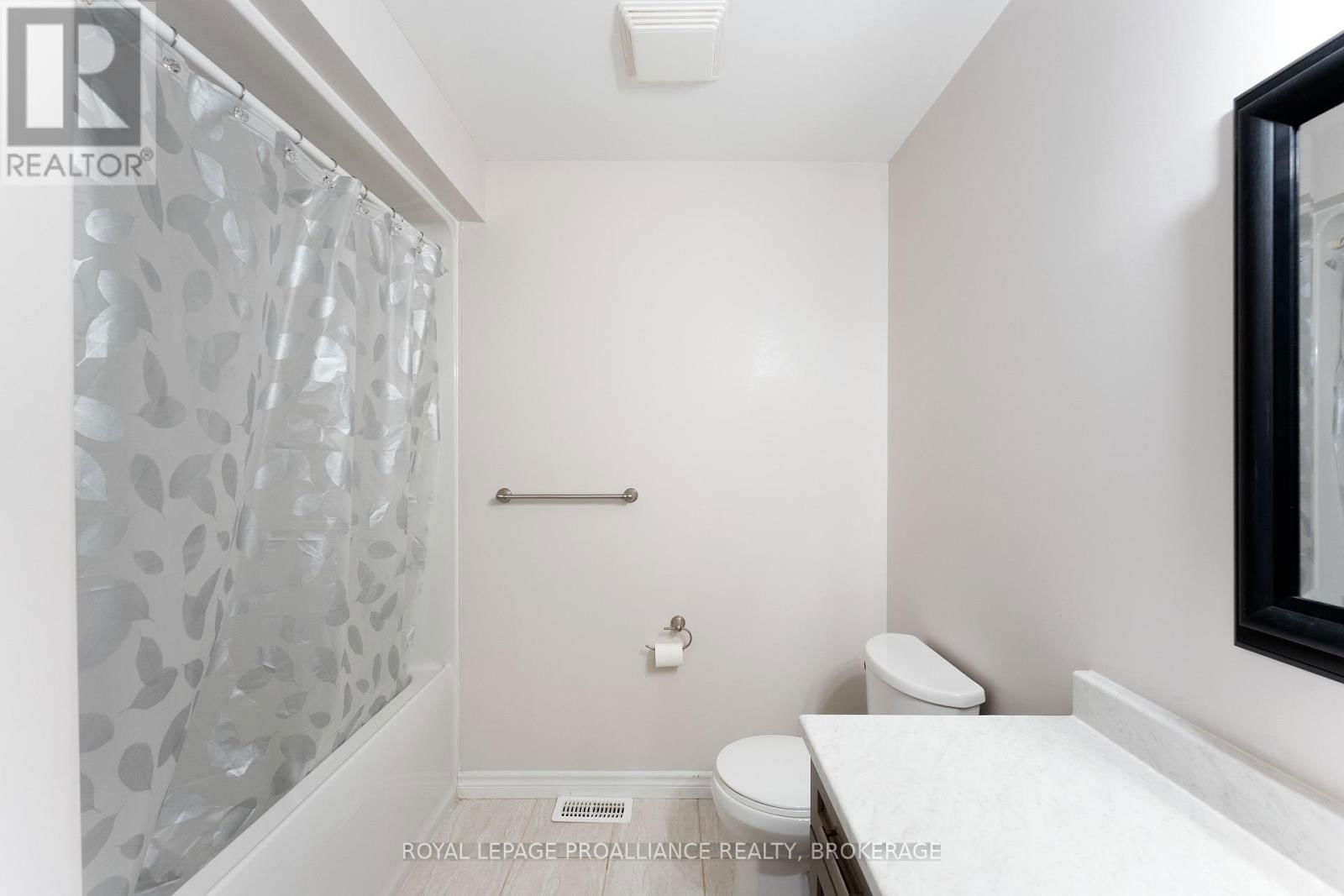 1569 DAVENPORT CRESCENT Image 34