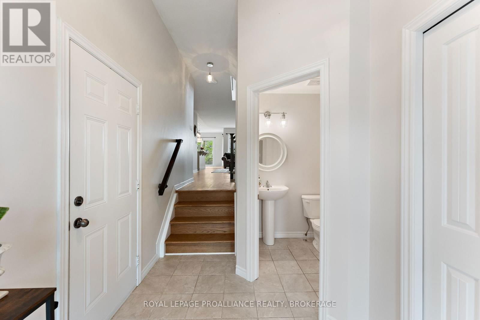 1569 DAVENPORT CRESCENT Image 4