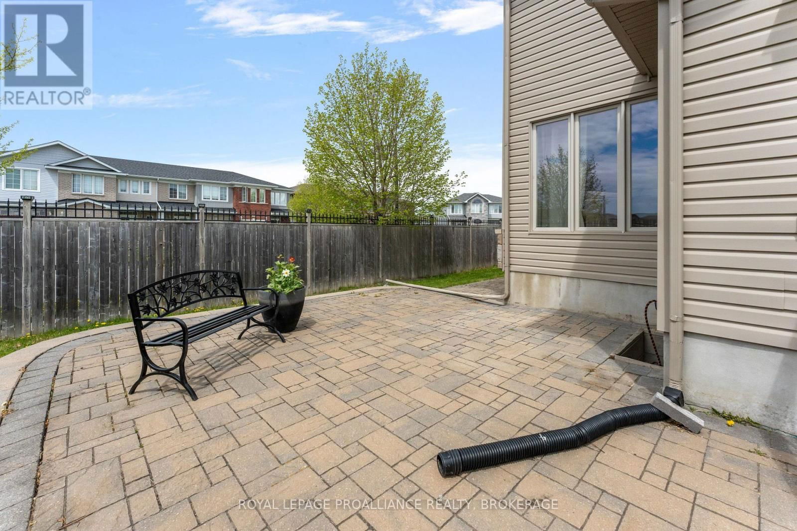 1569 DAVENPORT CRESCENT Image 41
