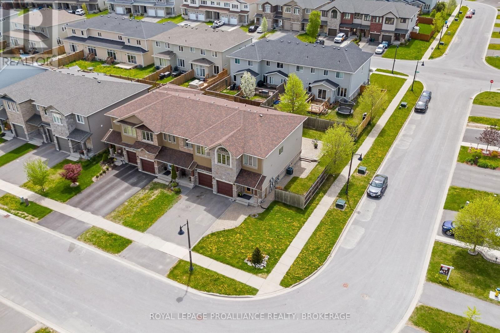 1569 DAVENPORT CRESCENT Image 42