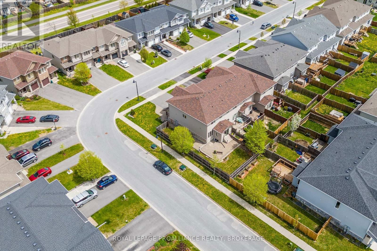 1569 DAVENPORT CRESCENT Image 43