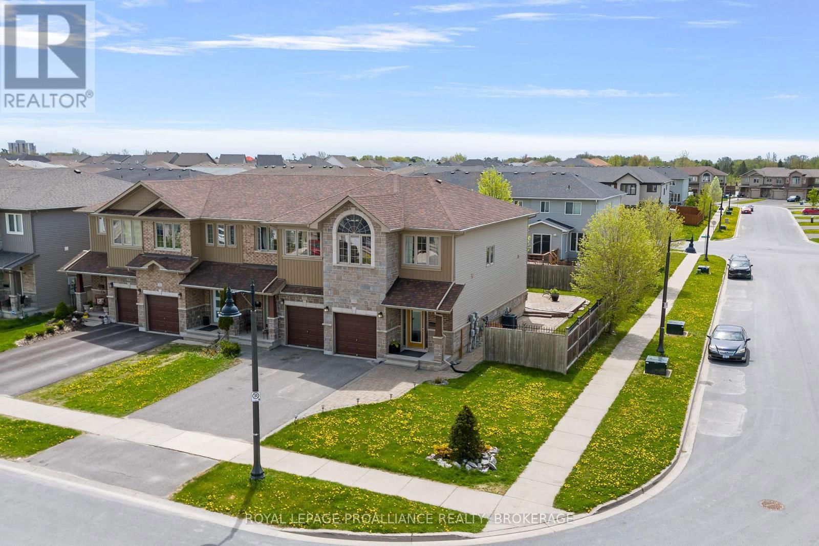 1569 DAVENPORT CRESCENT Image 44