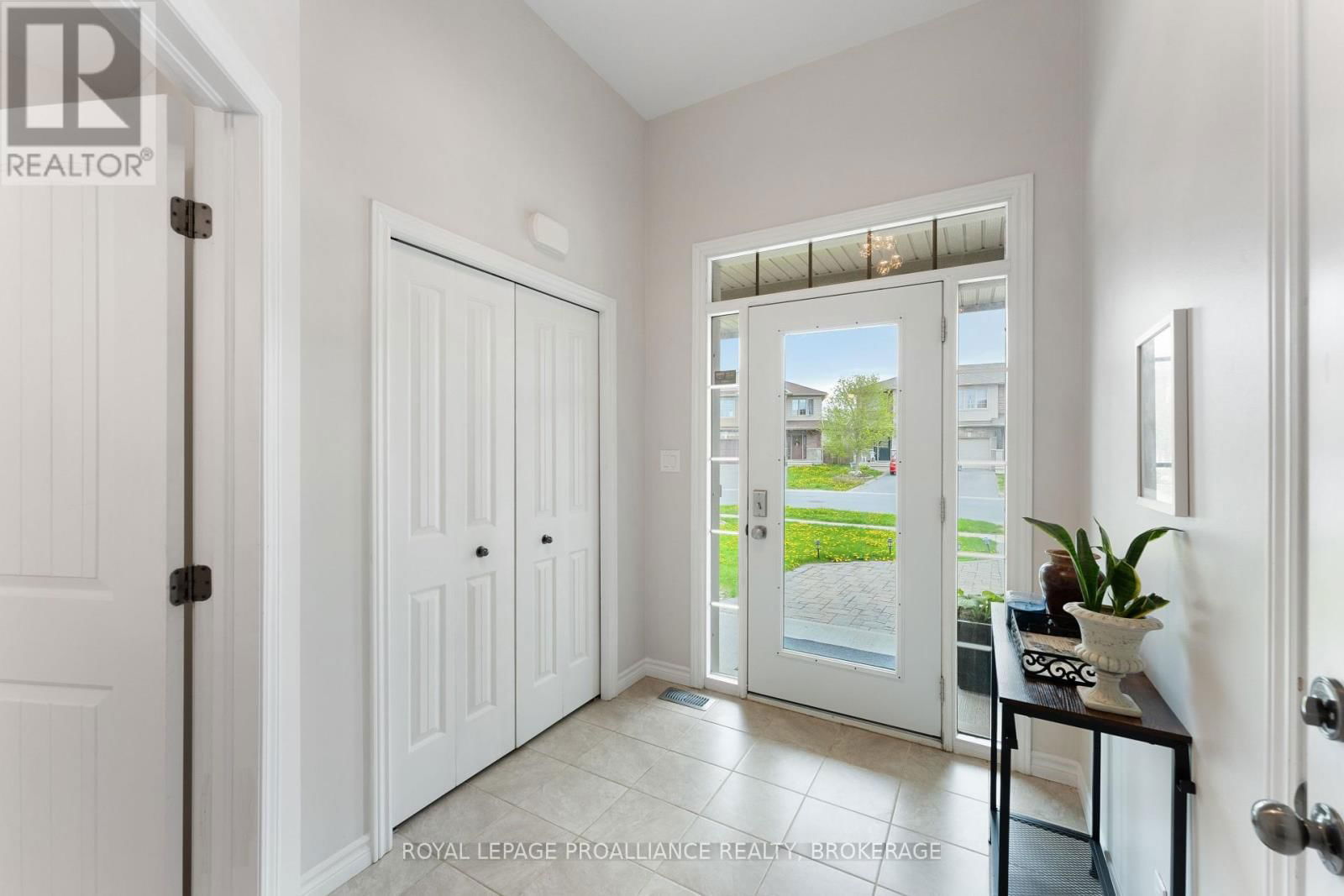 1569 DAVENPORT CRESCENT Image 6