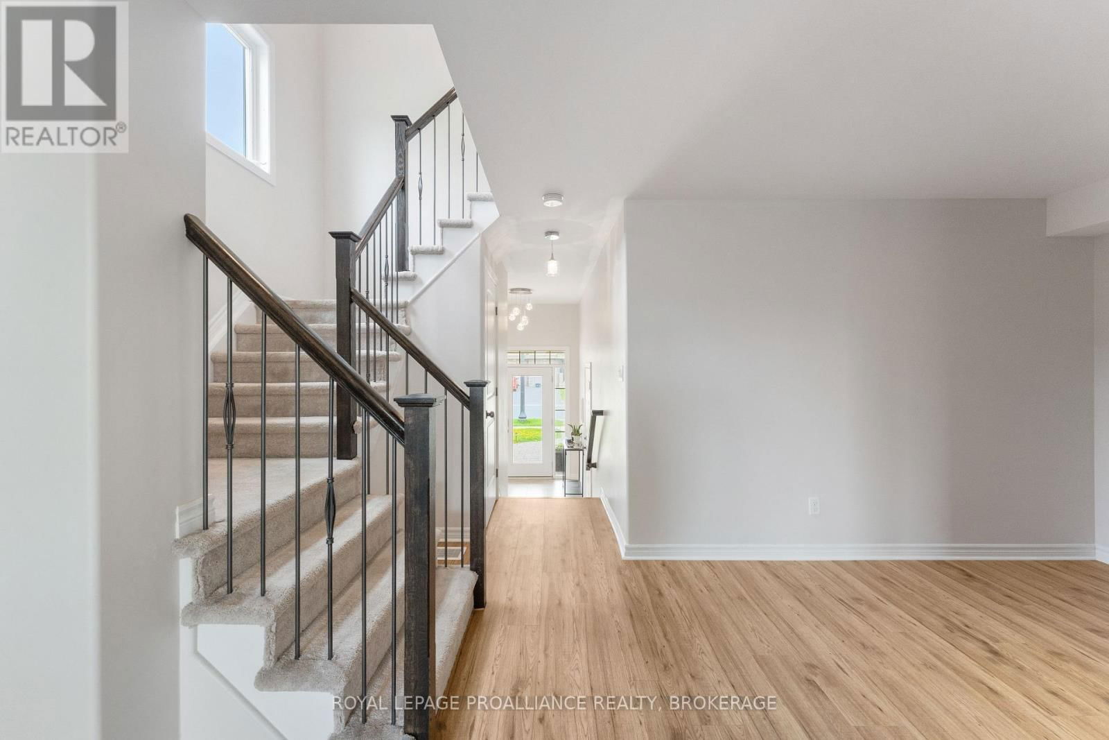 1569 DAVENPORT CRESCENT Image 9