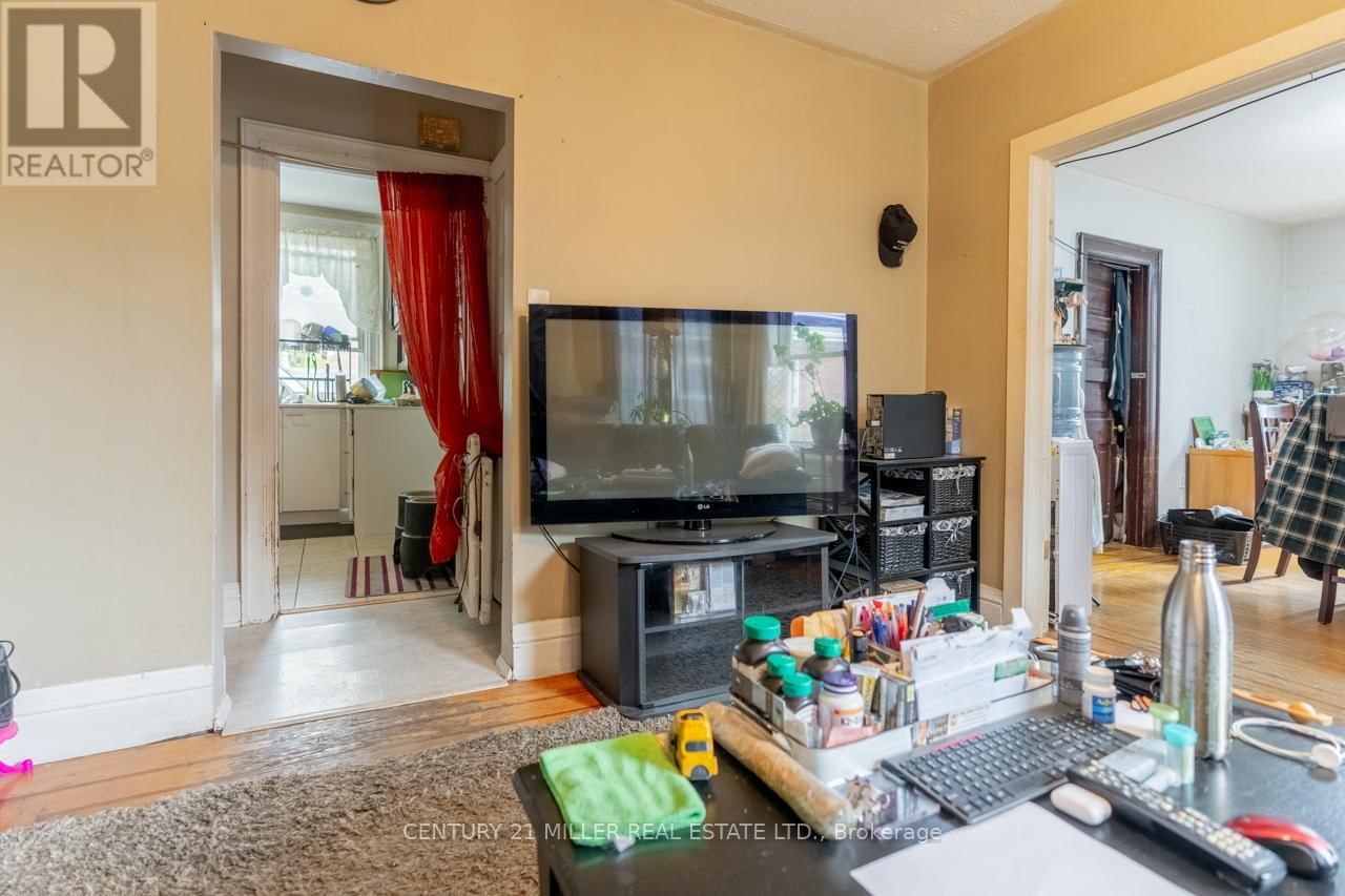 124 GLADSTONE AVENUE Image 12