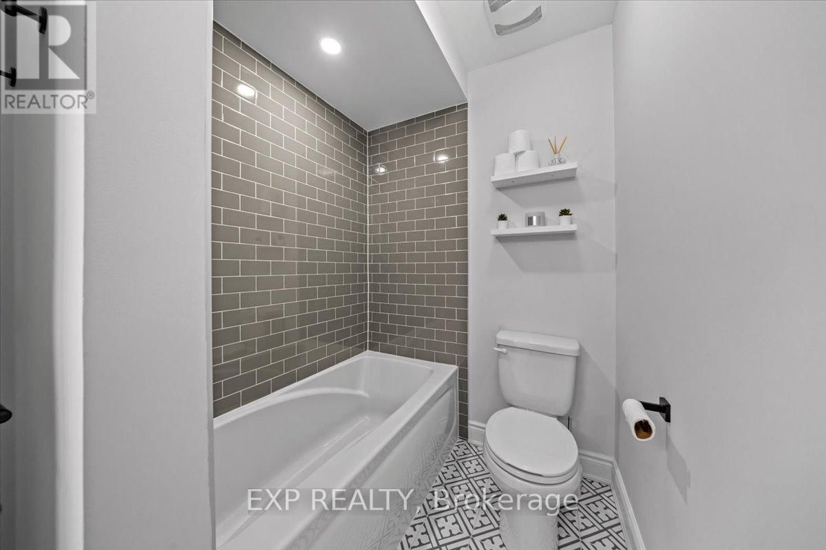 126 UNITY PLACE Image 36