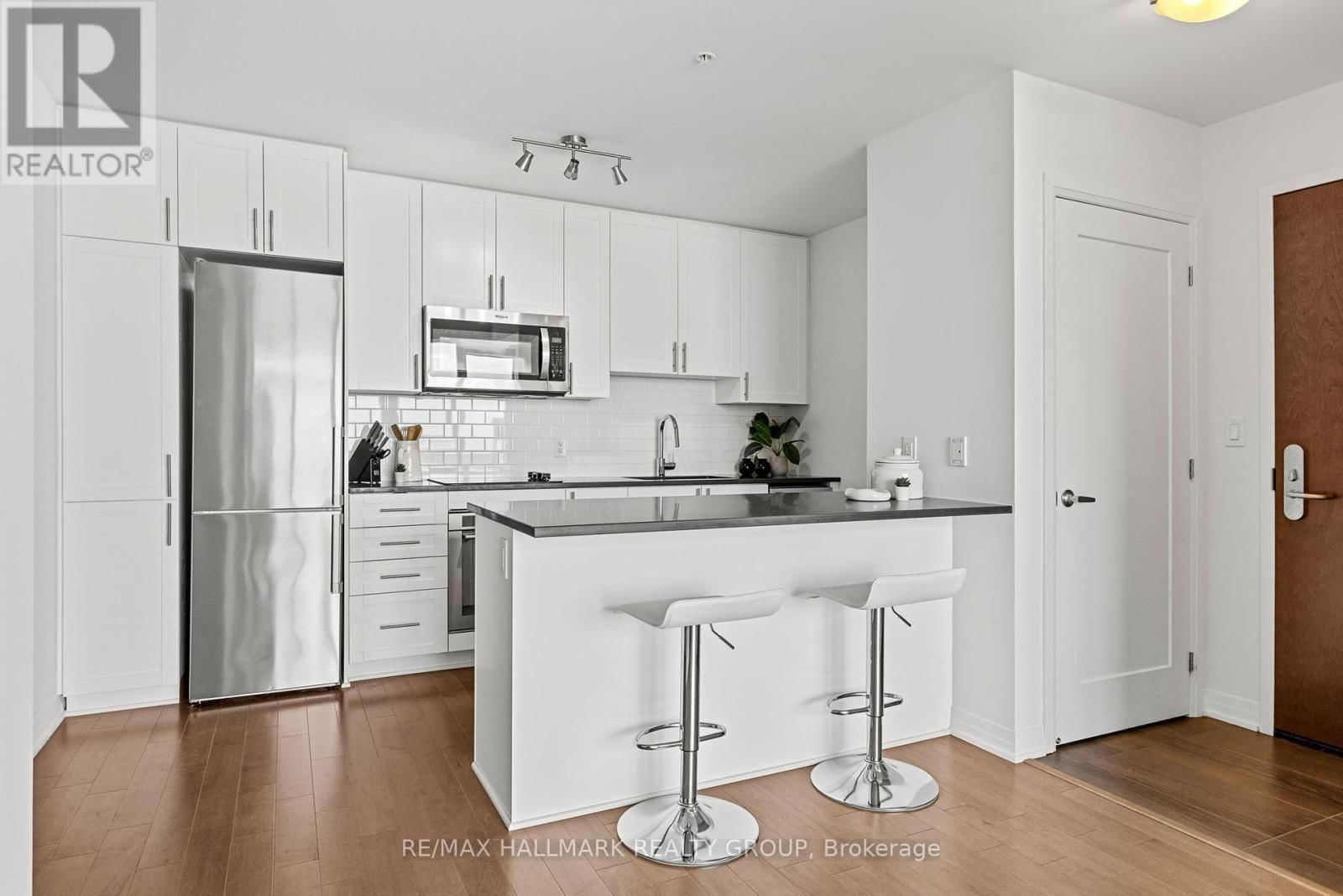 4005 - 805 CARLING AVENUE Image 13