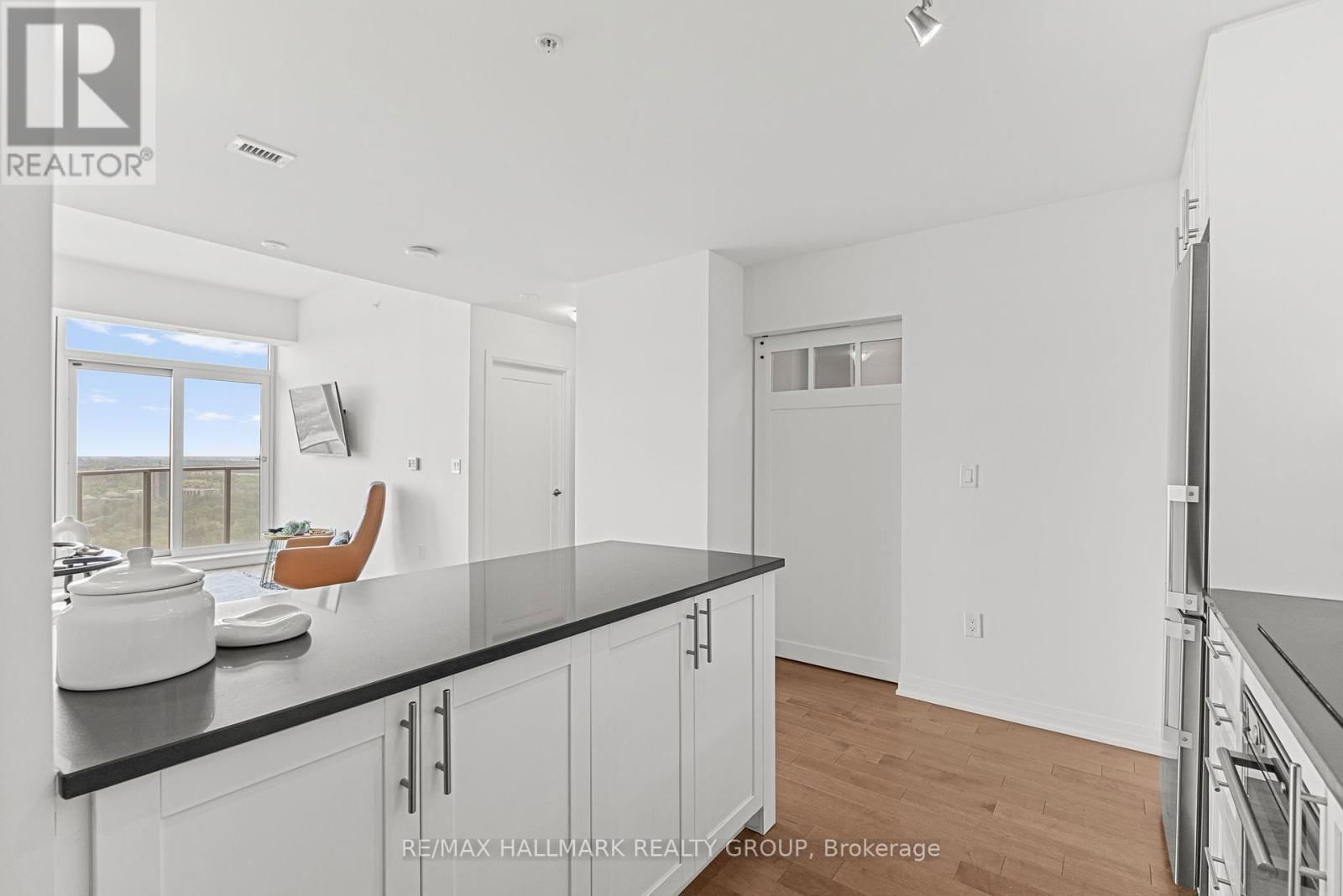 4005 - 805 CARLING AVENUE Image 16
