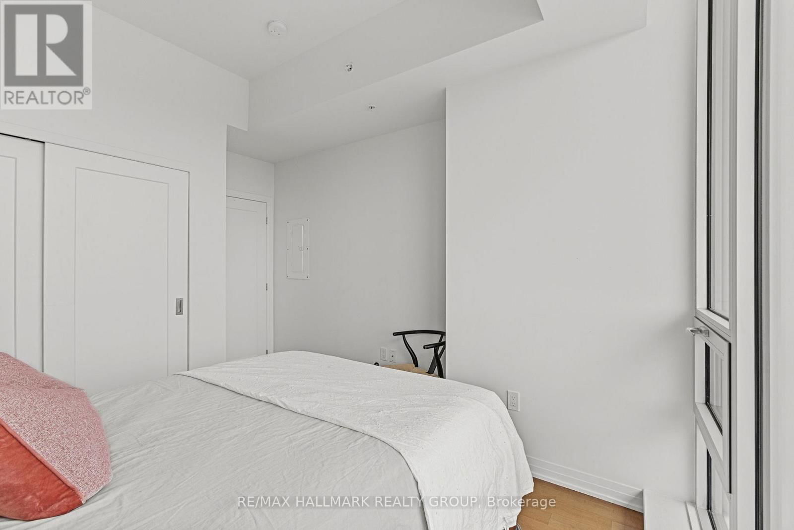 4005 - 805 CARLING AVENUE Image 22