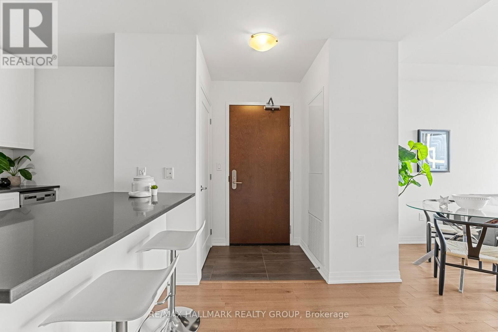 4005 - 805 CARLING AVENUE Image 4