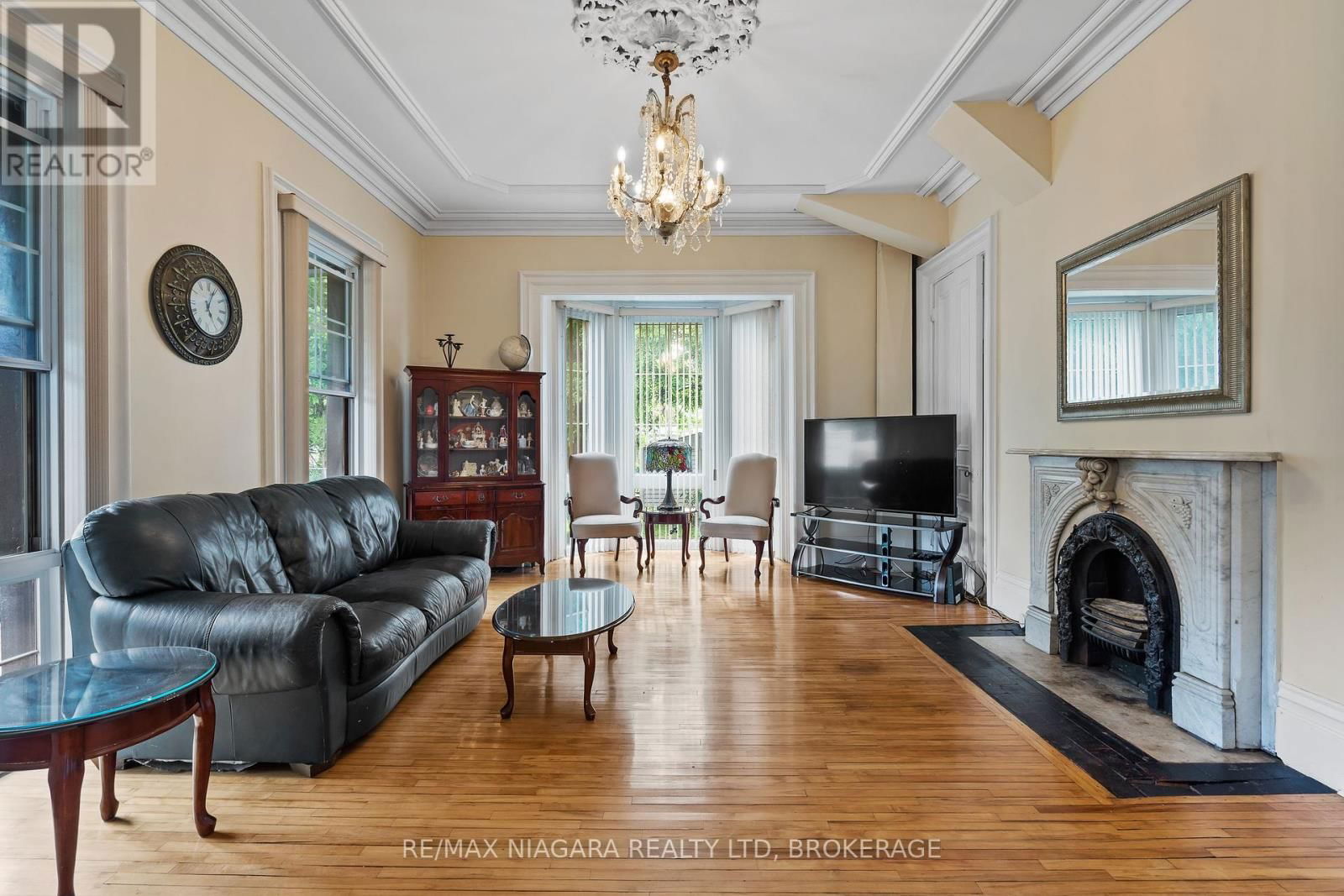 5368 MENZIE STREET Image 9