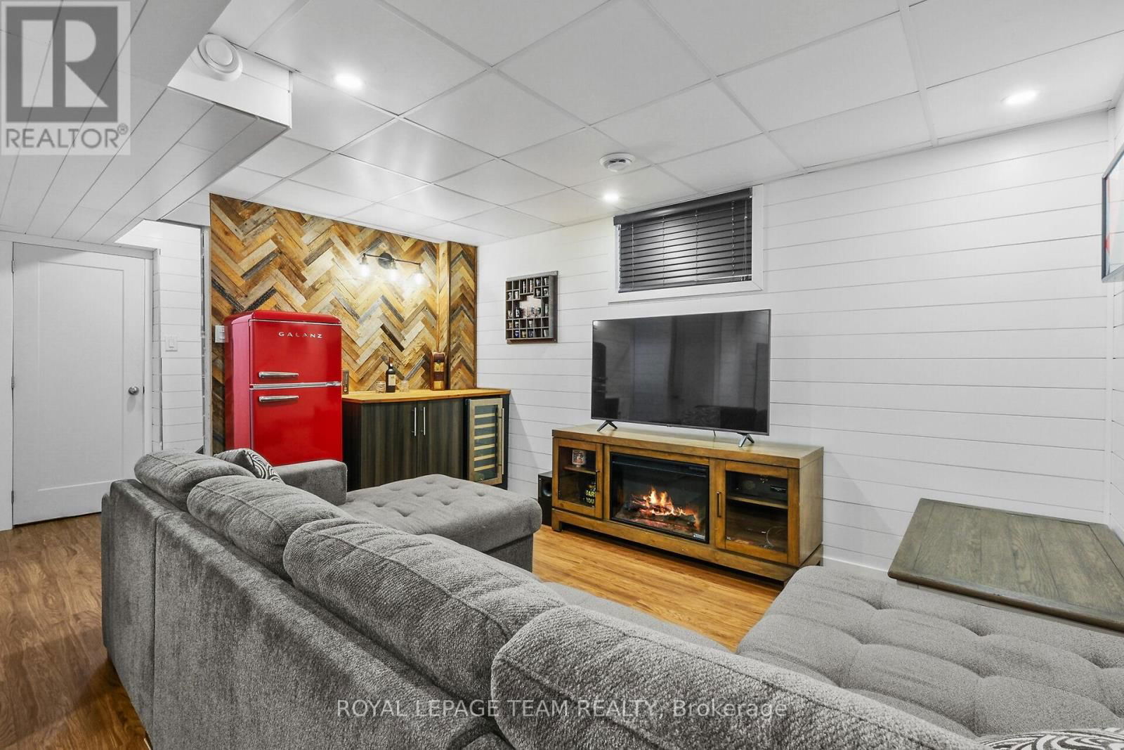 374 TRILLIUM CIRCLE Image 36